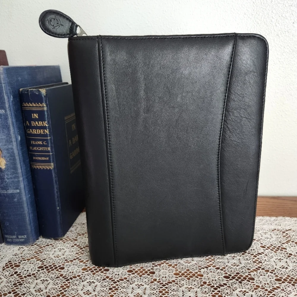 Franklin Covey Black Classic Zip Rings Planner